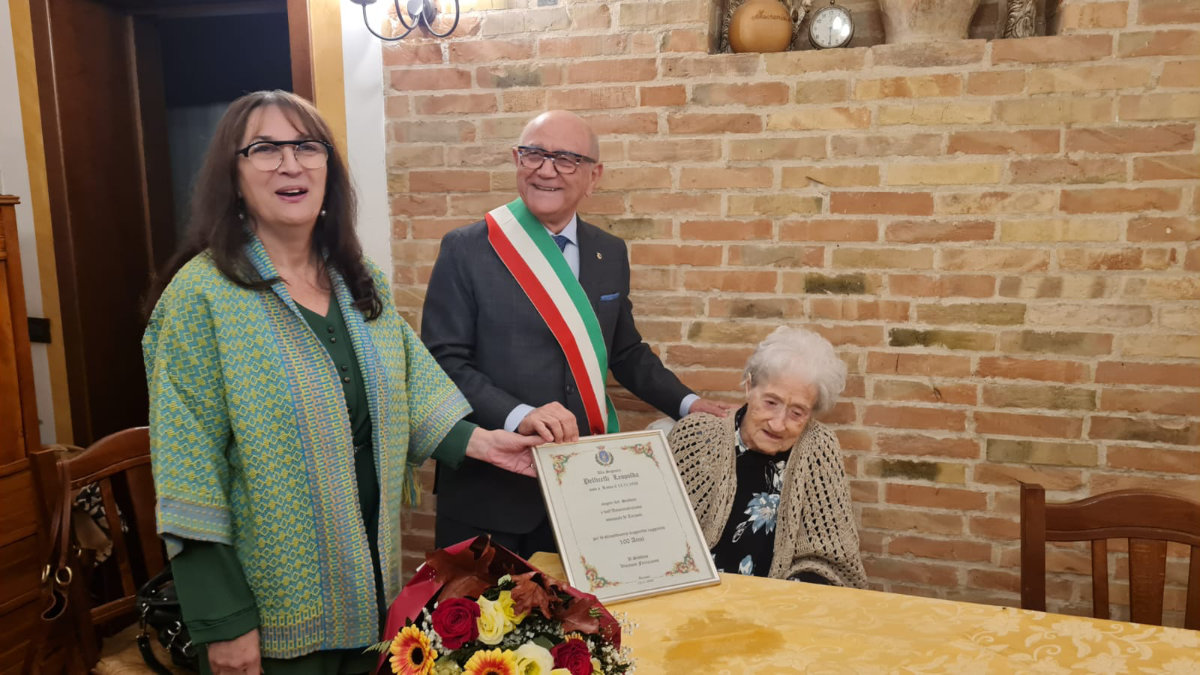 Festa Grande Per I 100 Anni Della Signora Leopolda A Casa Pellicelli