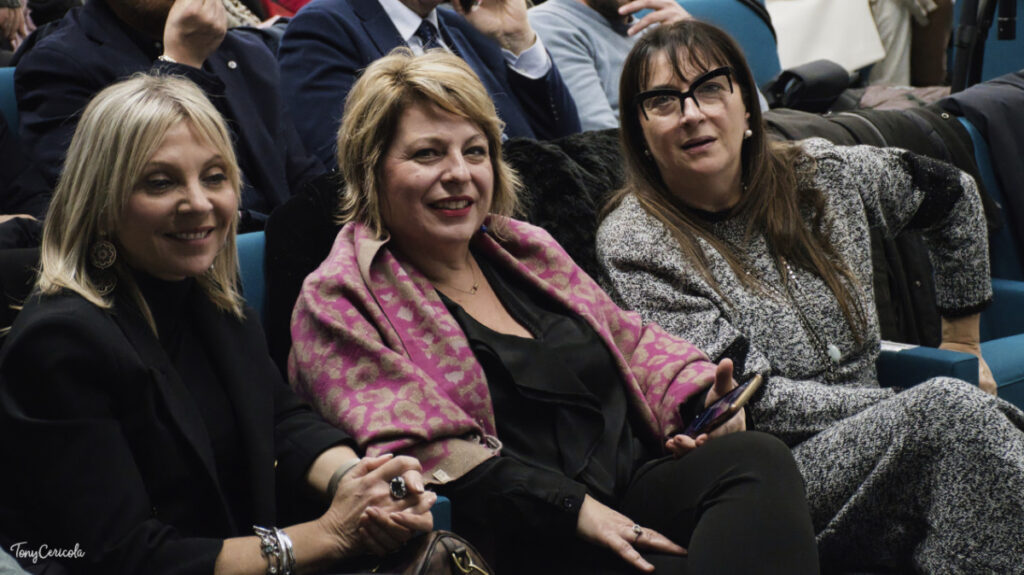 Da Sinistra l'Assessore al Personale e Avvocatura Paola Cecchi, l'Assessore alle Politiche Sociali Mariella Vaino e  l'Assessore al Verde Pubblico Silvana Ciciola.