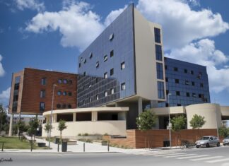 Termoli, palazzo di vetro a Difesa Grande: petizione online per la struttura abbandonata