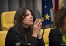 “Uno sguardo al di là del faro”: il nuovo romanzo di Dalila Catenaro presentato a Termoli Dalila Catenaro