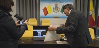 Vittorio Feltri insignito dell’Onorificenza del Molise: «Voglio morire a Guardialfiera»