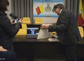 Vittorio Feltri insignito dell’Onorificenza del Molise: «Voglio morire a Guardialfiera»