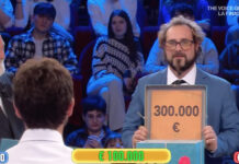 Domenico di Pietracatella vince 100mila euro ad Affari Tuoi 27 marzo 2026 pacco 300mila padre Fernando