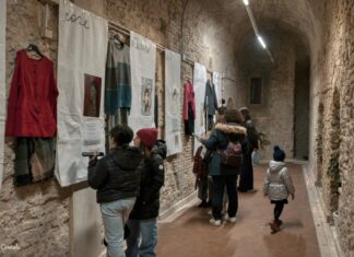 “Com’eri vestita?”: al Castello Svevo di Termoli la mostra contro la vittimizzazione secondaria