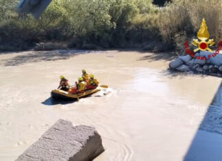 Crollo del ponte sul Trigno: in acqua sommozzatori e droni per trovare il disperso Operazioni ricerca disperso fiume Trigno Montenero di Bisaccia