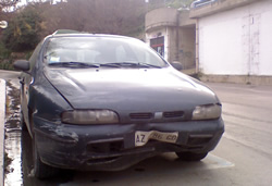 L'auto abbandonata da mesi