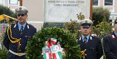 La corona d'alloro in ricordo del generale Dalla Chiesa