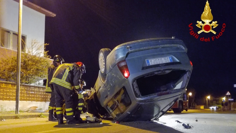 L'auto ribaltata sulla strada di Rio Vivo (FOTO) IncidenteStradale RioVio