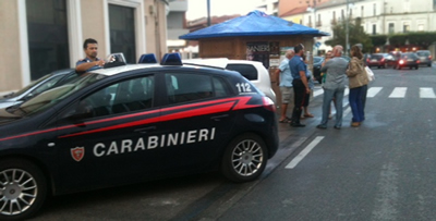 L'intervento dei Carabinieri all'info-point in stazione