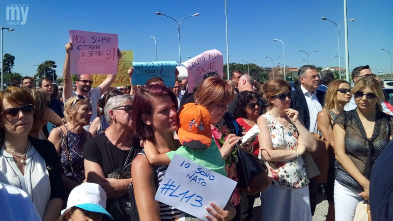 La manifestazione di protesta di oggi davanti all'Ospedale San Timoteo di Termoli (VIDEO IN DIRETTA)