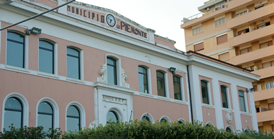 La scuola Principe di Piemonte in Piazza Monumento