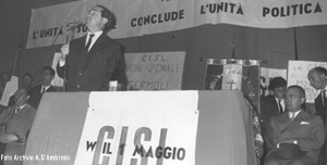 Campobasso, fine anni ‘ 50. L’on. Girolamo Lapenna Segretario CISL, parla ai lavoratori